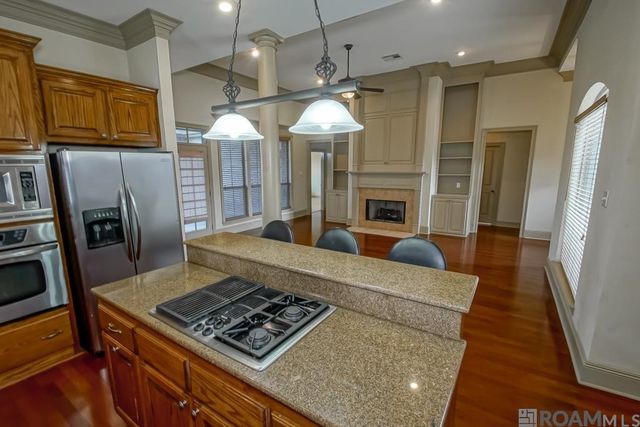 8602 Foxfield Dr, Baton Rouge, LA 70809