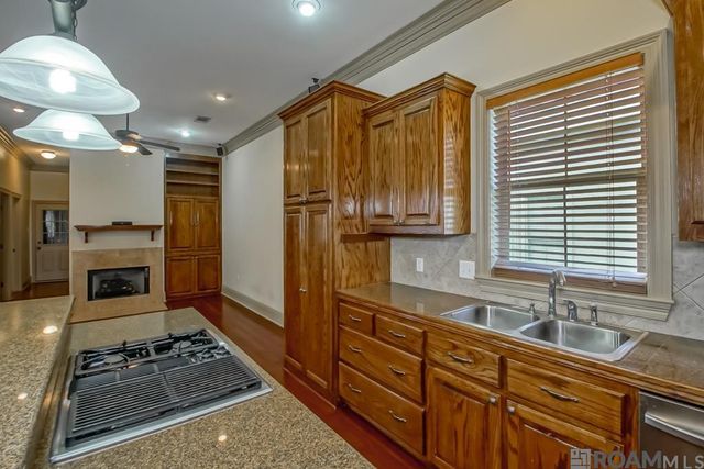 8602 Foxfield Dr, Baton Rouge, LA 70809