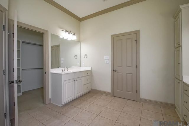 8602 Foxfield Dr, Baton Rouge, LA 70809