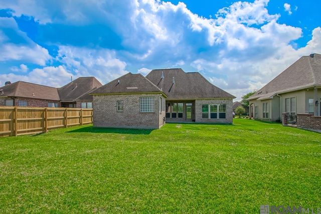 8602 Foxfield Dr, Baton Rouge, LA 70809