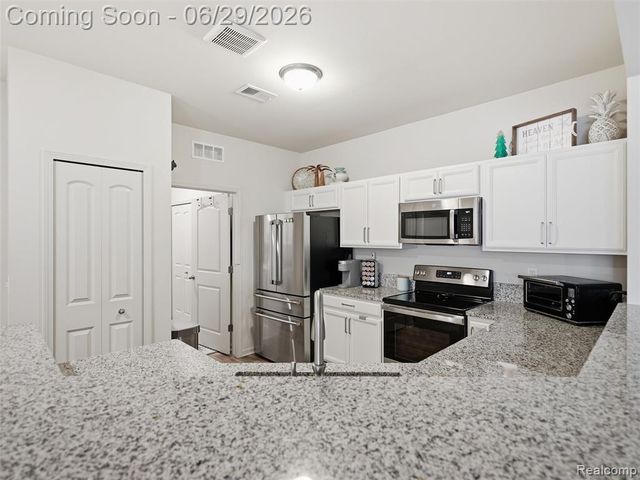 21936 Andover Drive, Macomb, MI 48042
