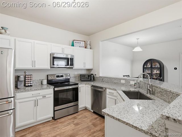 21936 Andover Drive, Macomb, MI 48042