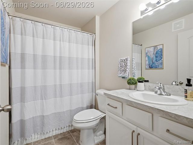 21936 Andover Drive, Macomb, MI 48042