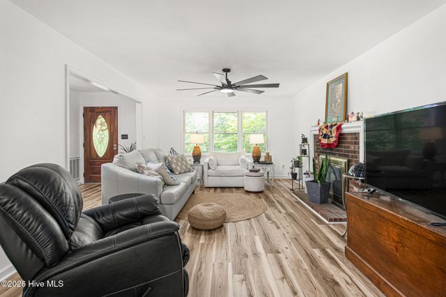 1832 Travis Lane, Burlington, NC 27217