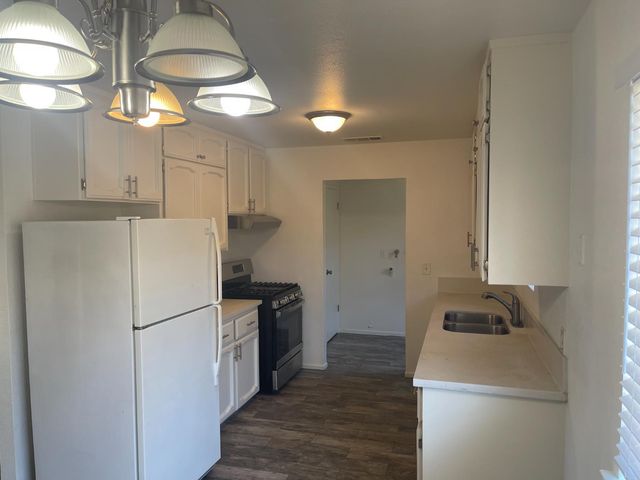 2626 W Garland Avenue, Fresno, CA 93705