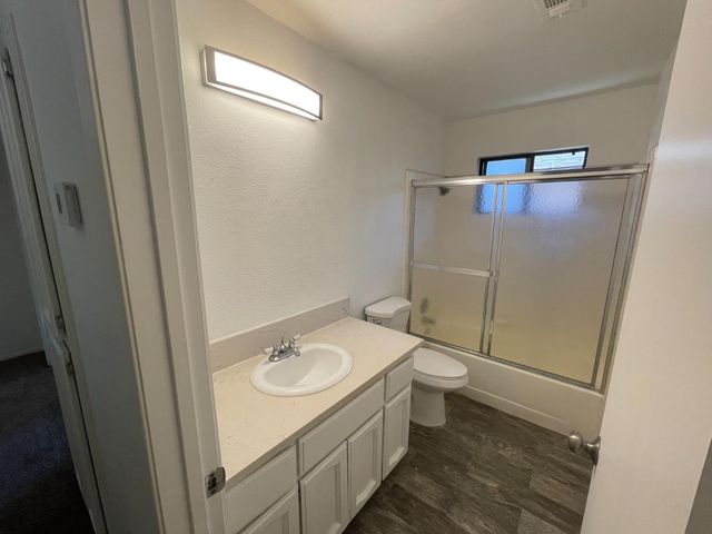 2626 W Garland Avenue, Fresno, CA 93705