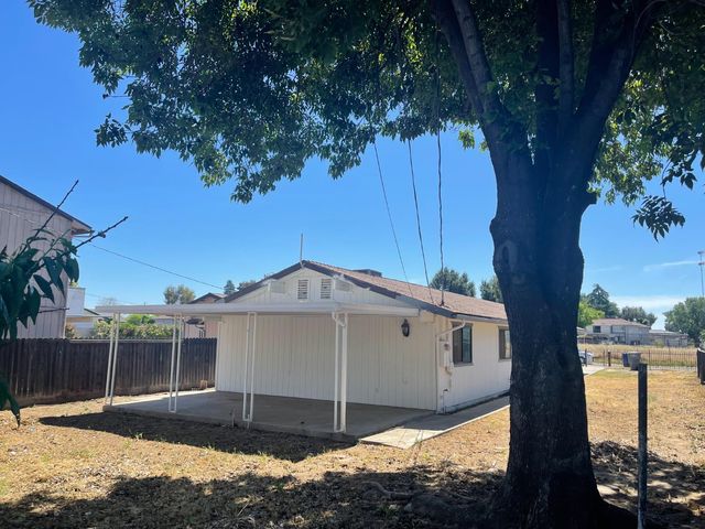 2626 W Garland Avenue, Fresno, CA 93705