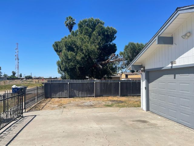 2626 W Garland Avenue, Fresno, CA 93705