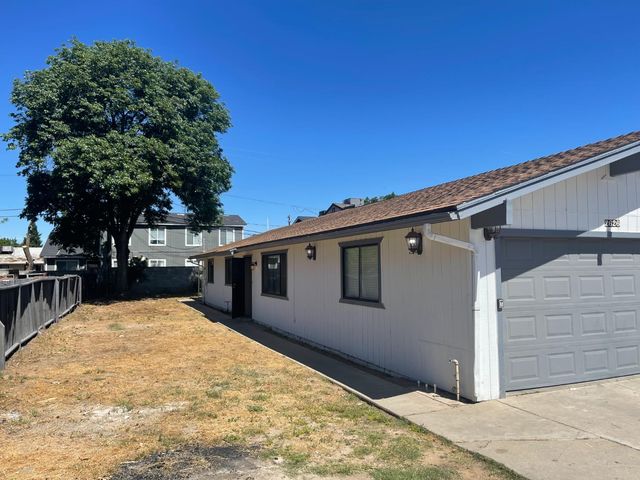 2626 W Garland Avenue, Fresno, CA 93705