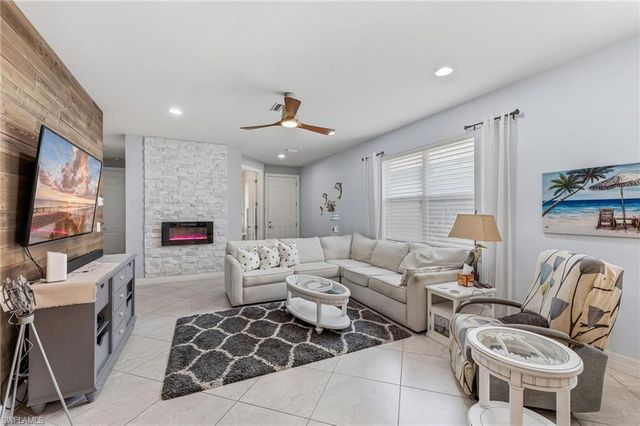 10947 Glenhurst ST, Fort Myers, FL 33913