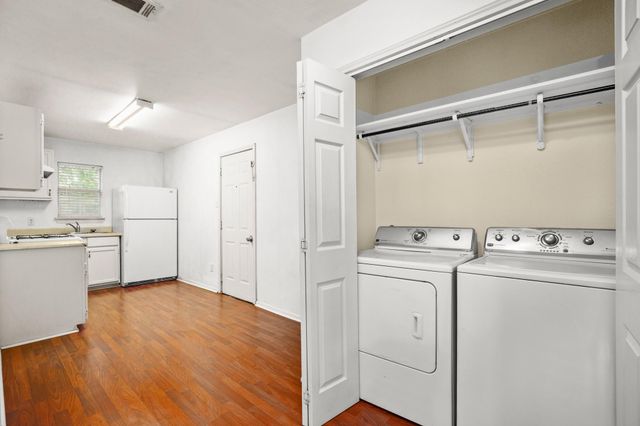 2610 E 3rd ST B, Austin, TX 78702