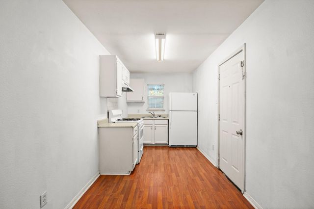 2610 E 3rd ST B, Austin, TX 78702