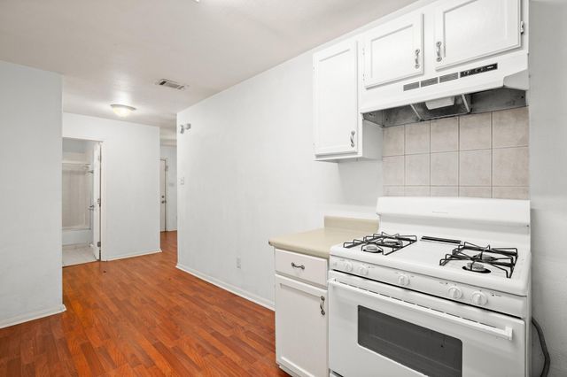 2610 E 3rd ST B, Austin, TX 78702