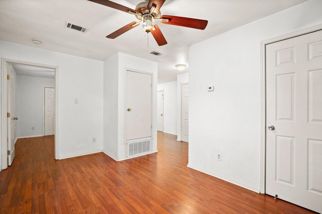 2610 E 3rd ST B, Austin, TX 78702