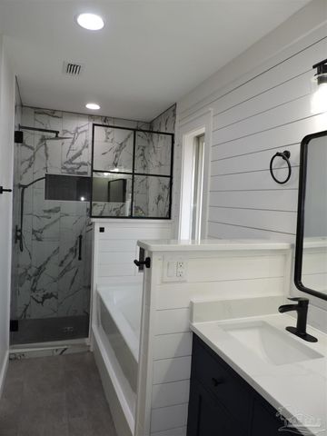 12134 Longwood Dr, Pensacola, FL 32507