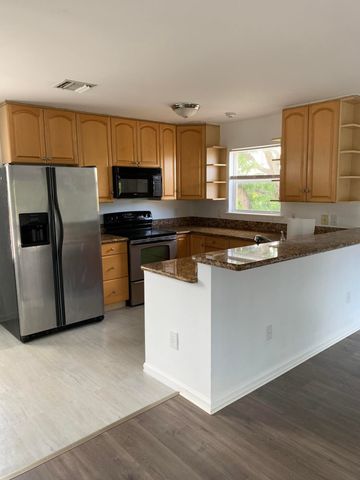 121 S Oak Street, Lantana, FL 33462