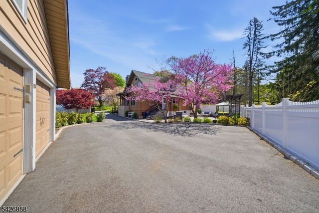 109 QUAKER AVENUE, Randolph Twp., NJ 07869