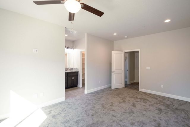 1014 N Walnut St, Woodlake, CA 93286