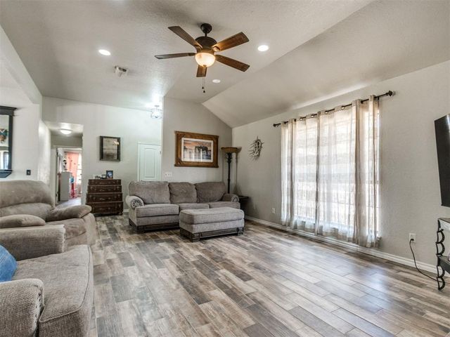 251 S Carolyn Drive, Choctaw, OK 73020