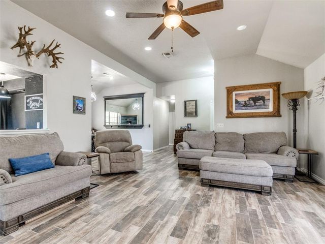 251 S Carolyn Drive, Choctaw, OK 73020