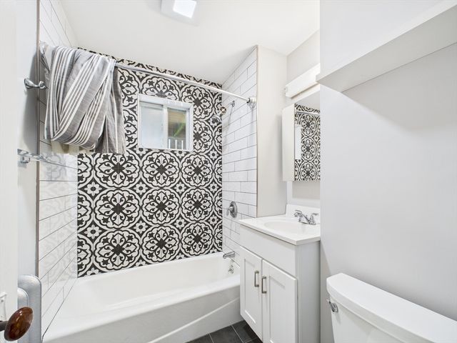 6 Hancock St 1, Salem, MA 01970