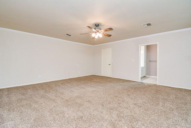 902 Avenue I, El Campo, TX 77437