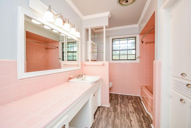 902 Avenue I, El Campo, TX 77437