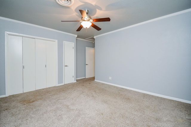 902 Avenue I, El Campo, TX 77437