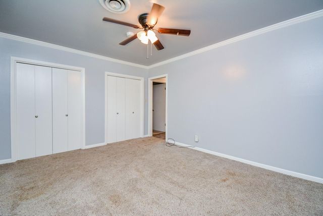 902 Avenue I, El Campo, TX 77437