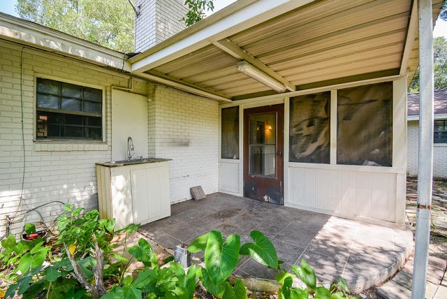 902 Avenue I, El Campo, TX 77437