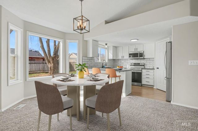 417 S Valley Dr, Nampa, ID 83686