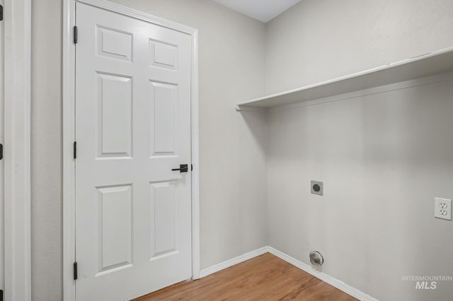 417 S Valley Dr, Nampa, ID 83686