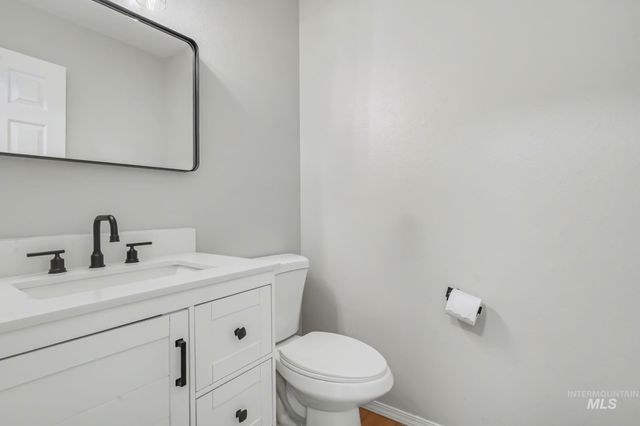 417 S Valley Dr, Nampa, ID 83686