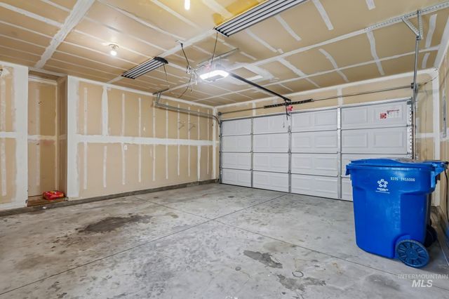 417 S Valley Dr, Nampa, ID 83686