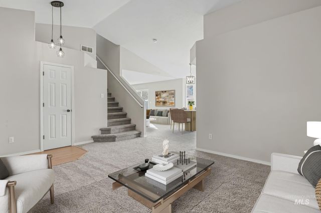 417 S Valley Dr, Nampa, ID 83686