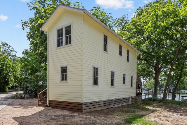 157 LAKE BND, Mcqueeney, TX 78123