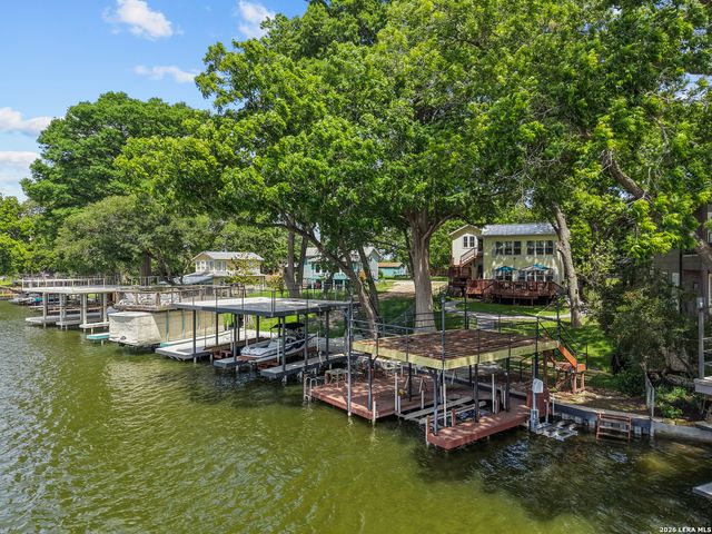 157 LAKE BND, Mcqueeney, TX 78123