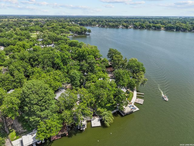 157 LAKE BND, Mcqueeney, TX 78123