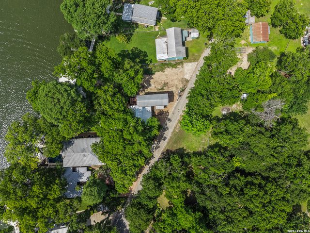 157 LAKE BND, Mcqueeney, TX 78123