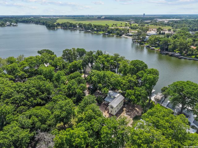 157 LAKE BND, Mcqueeney, TX 78123