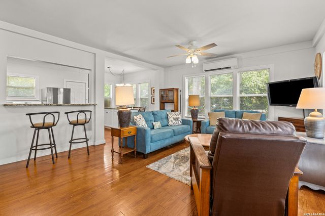 157 LAKE BND, Mcqueeney, TX 78123