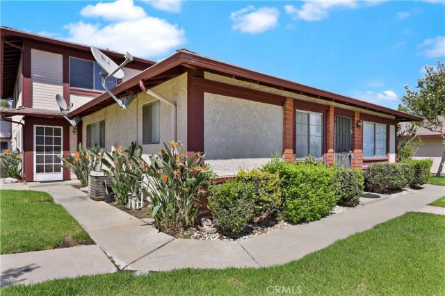 1123 W Sierra Madre Avenue 1, Azusa, CA 91702