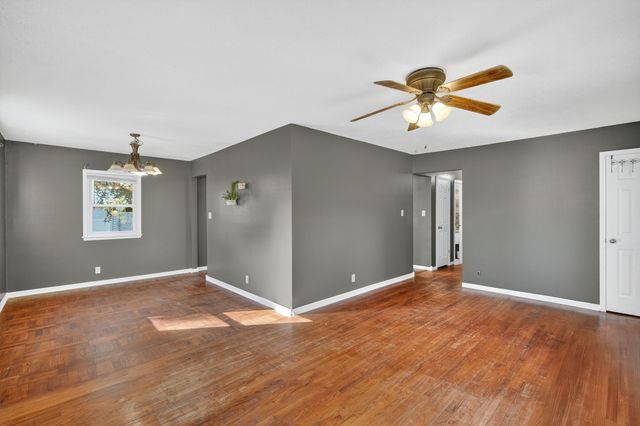 2511 E Ovid Avenue, Des Moines, IA 50317