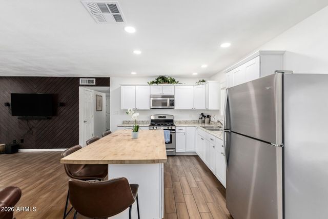 2249 E GREENWAY Road, Phoenix, AZ 85022