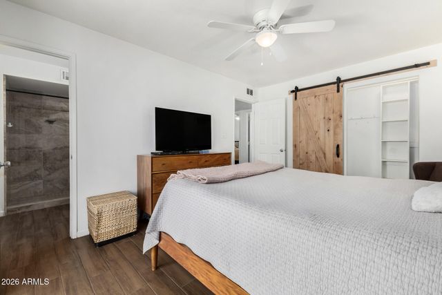 2249 E GREENWAY Road, Phoenix, AZ 85022