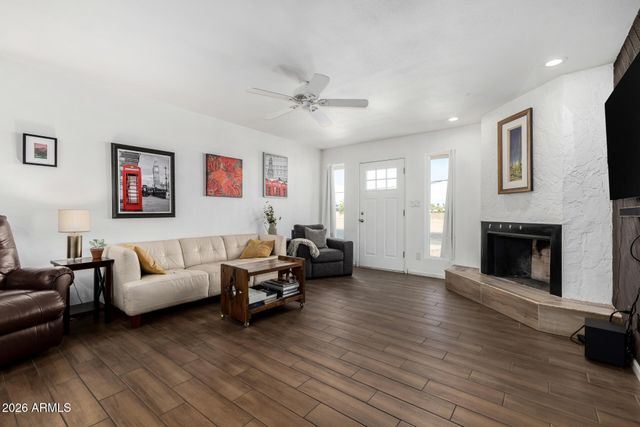 2249 E GREENWAY Road, Phoenix, AZ 85022