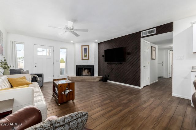 2249 E GREENWAY Road, Phoenix, AZ 85022