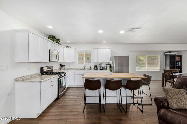 2249 E GREENWAY Road, Phoenix, AZ 85022