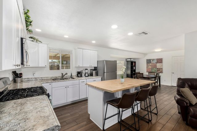 2249 E GREENWAY Road, Phoenix, AZ 85022