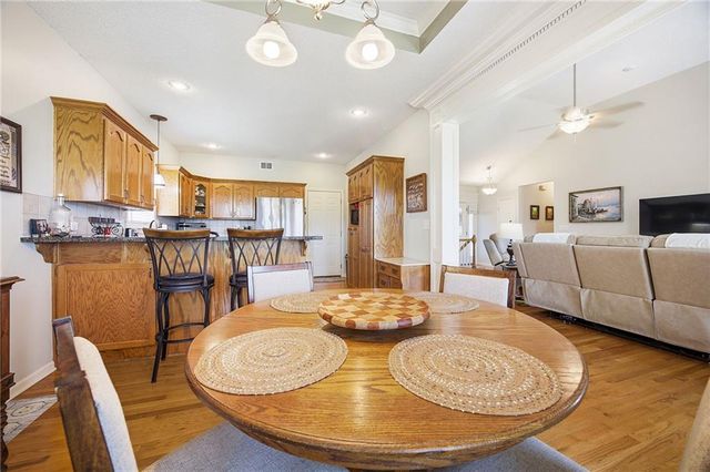1609 Dalton Drive, Lee's Summit, MO 64081